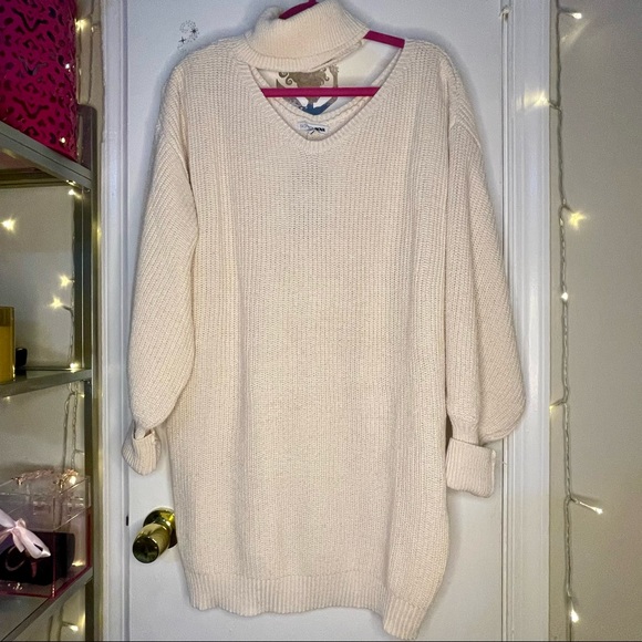 Cut out Turtleneck Sweater Dress - Picture 4 of 4